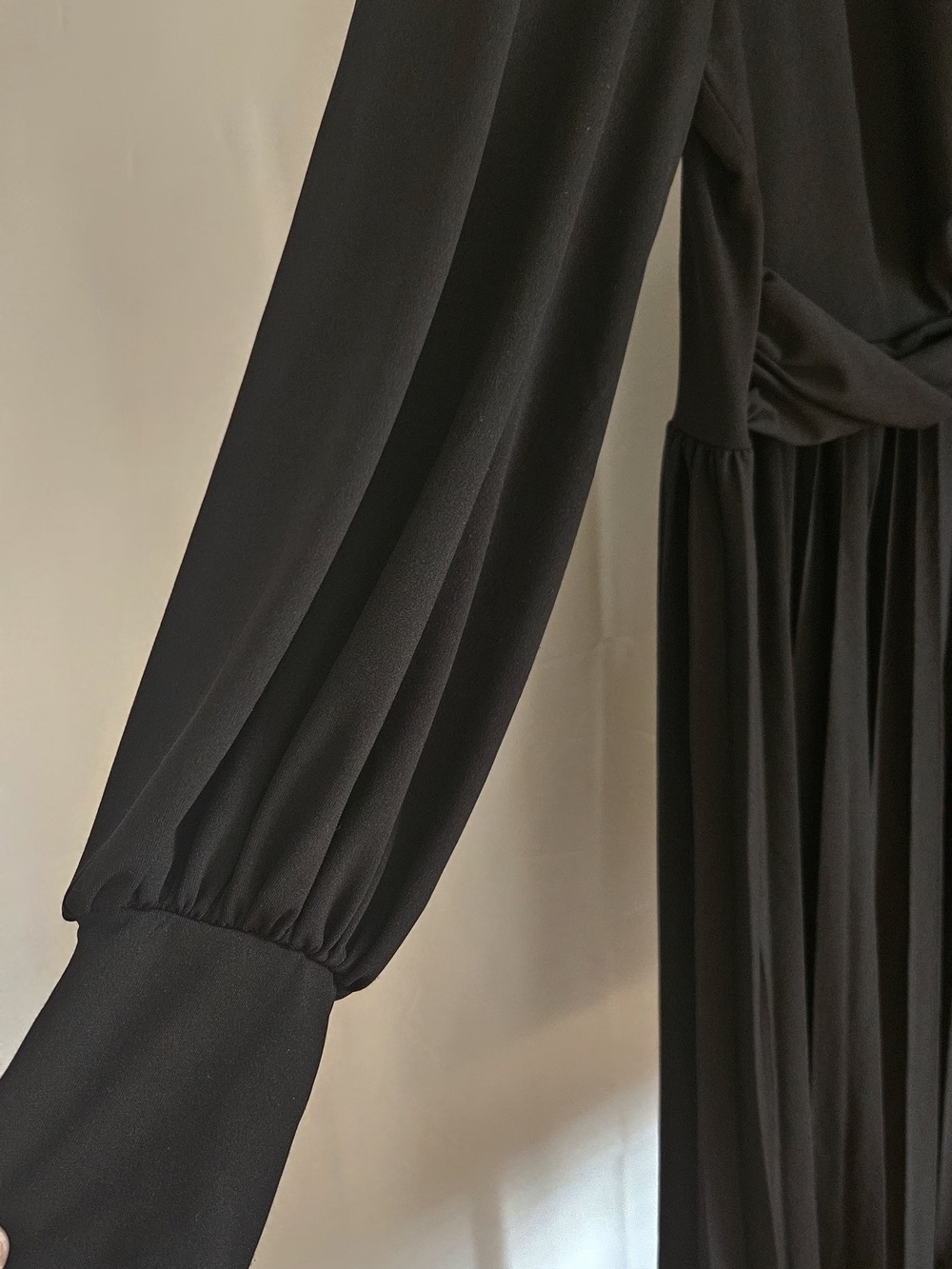 ELOQUII Black Twist-Front Pleated Midi Dress Long Sleeve V-Neck Plus Size - Picture 5 of 13